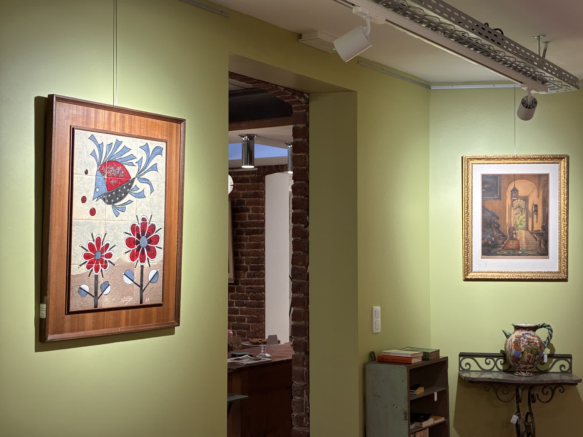 Console fer forgé italienne, tableau et gravure polychromée